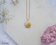 Load image into Gallery viewer, Flowers Locket Necklace