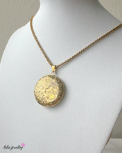 Load image into Gallery viewer, Flowers Locket Necklace