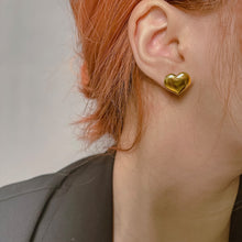 Cargar imagen en el visor de la galería, Puffy Heart Earrings