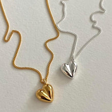 Cargar imagen en el visor de la galería, Tiny Heart Necklace