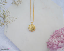 Load image into Gallery viewer, Flowers Locket Necklace